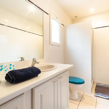 à Avec Piscine Chauffée Et Jardin Pour 6 Personnes - Fr-1-521-93 Casa de Férias